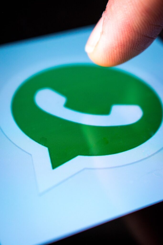 ChatGPT no WhatsApp? Aprenda a usar diferentes assistentes de IA no mensageiro