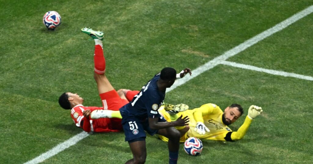 Courtois defende Donnarumma de críticas por provocar lesão de Musiala: 'Foi só azar'
