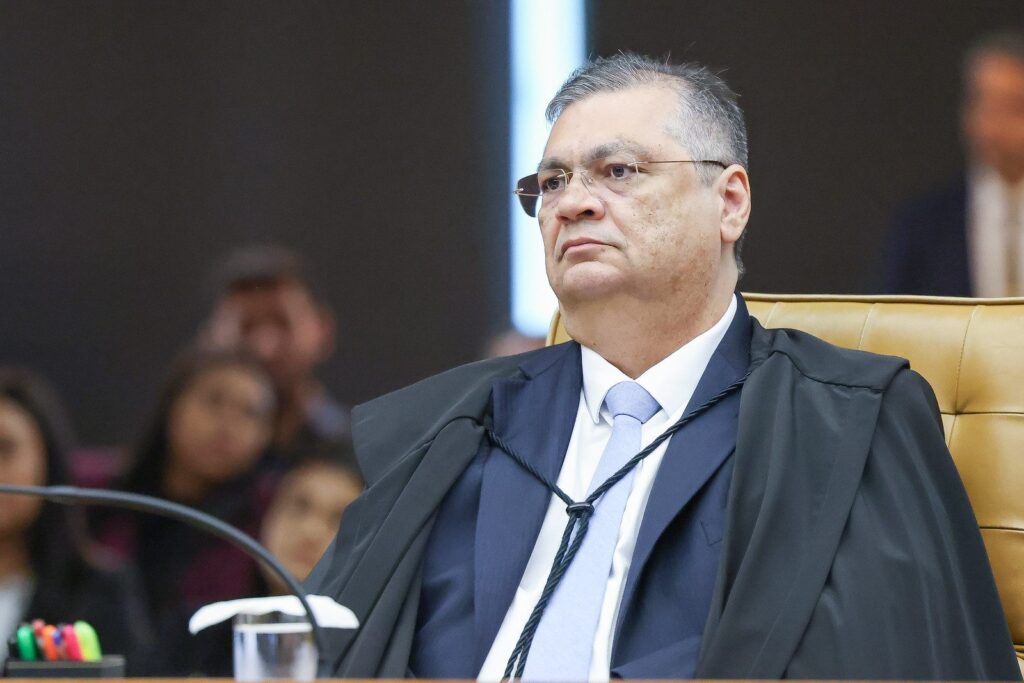 Dino se declara impedido para julgar ação contra lei do MA que ele sancionou