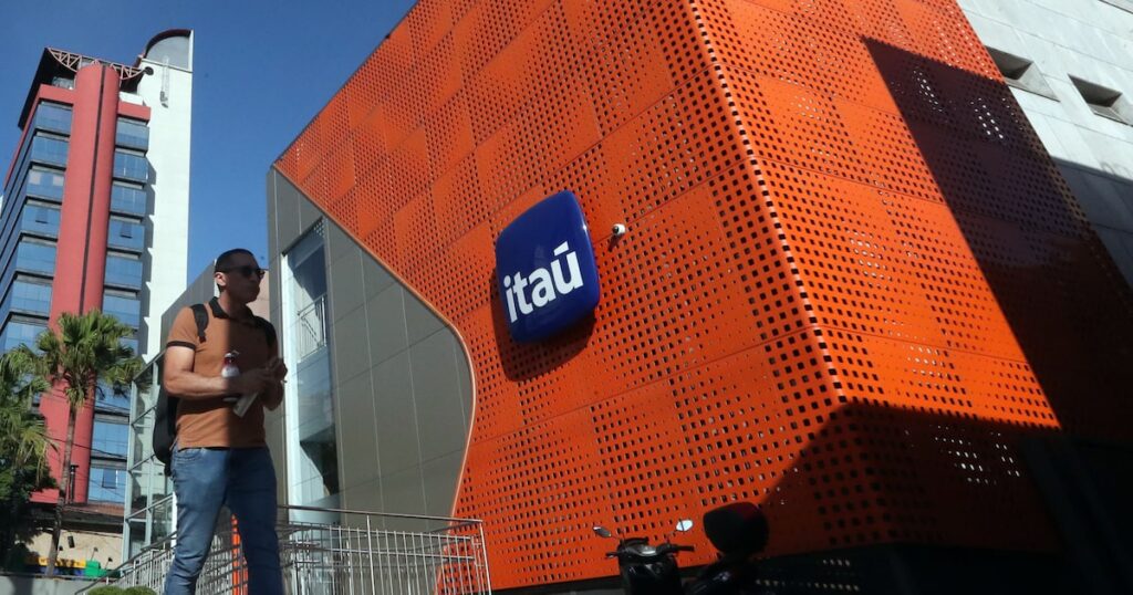 Itaú lança plataforma própria de compra de passagens aéreas e prepara sala VIP