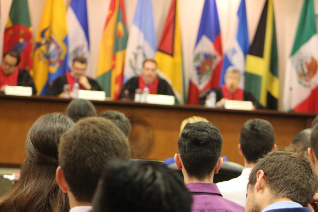 Ius Constitutionale Commune na América Latina, direitos sociais e democracia