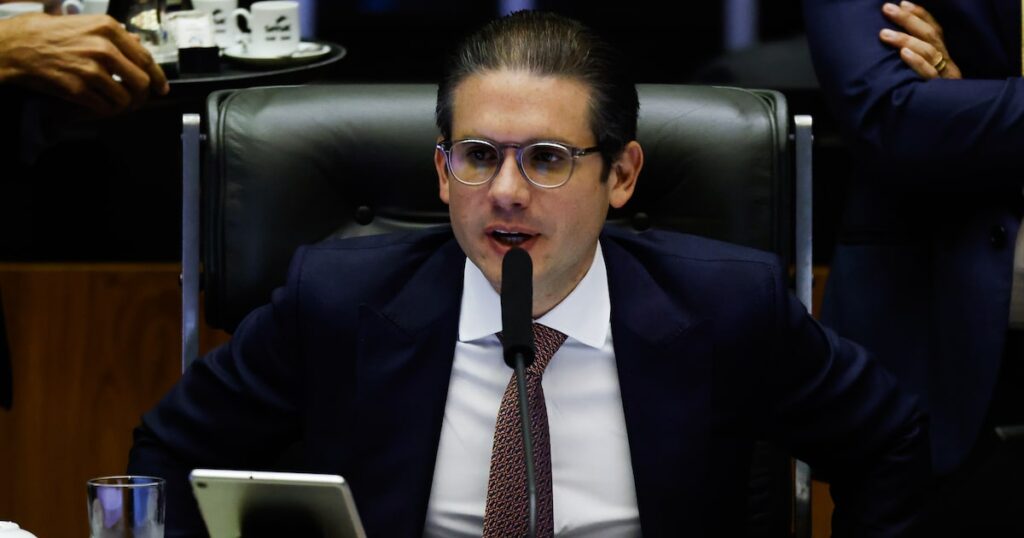 MP de compensação ao IOF deve caminhar bem no Congresso, diz Motta