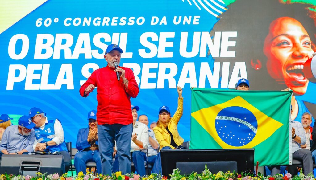 Tarifaço: Lula diz que Trump faz ‘chantagem inaceitável’ e ‘ameaça às instituições brasileiras’