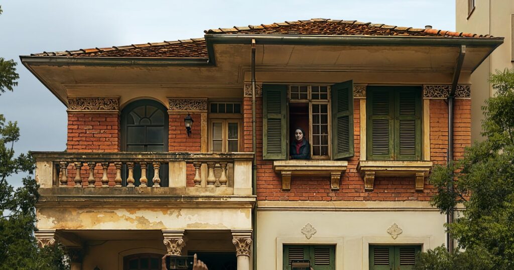 Veja quando estreia a série ‘A Mulher da Casa Abandonada’, adaptada do podcast de Chico Felitti