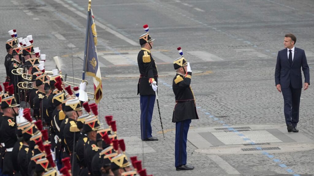 Vídeo. França realiza desfile militar anual do Dia da Bastilha em Paris