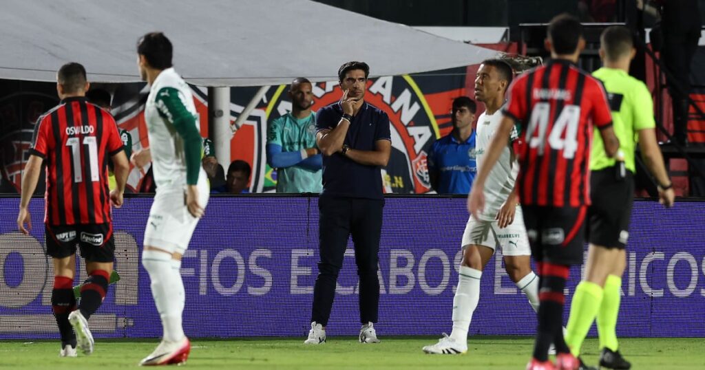Abel dá resposta ríspida a repórter e deixa coletiva do Palmeiras de forma brusca; veja