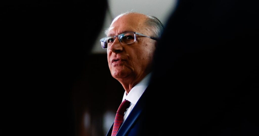 Alckmin diz que gastar menos do que arrecada não deveria ser motivo de debate de direita ou esquerda