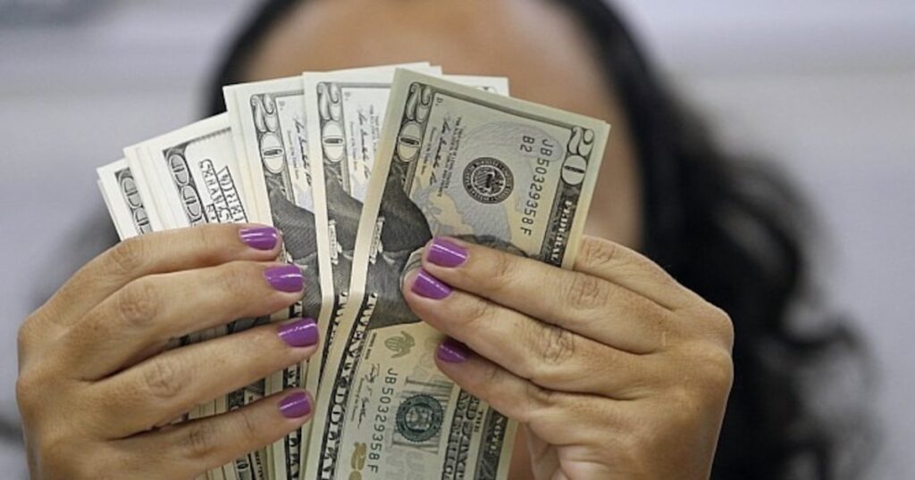 Analistas não têm meios de prever a trajetória do dólar, como os recorrentes erros demonstram