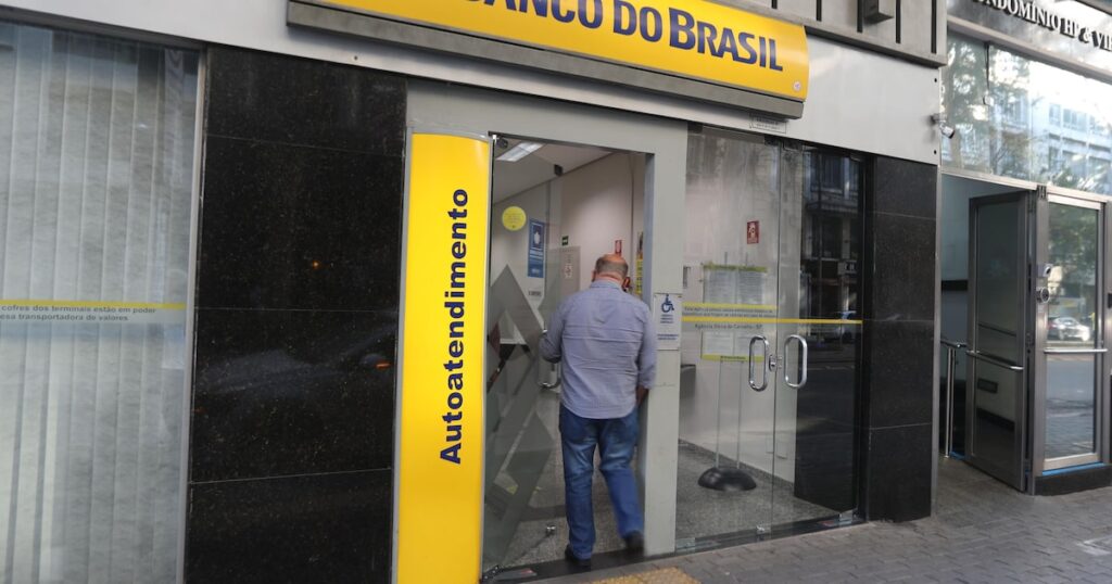 BB denuncia vídeo de Eduardo Bolsonaro por fake news e pede ação da AGU para evitar corrida bancária