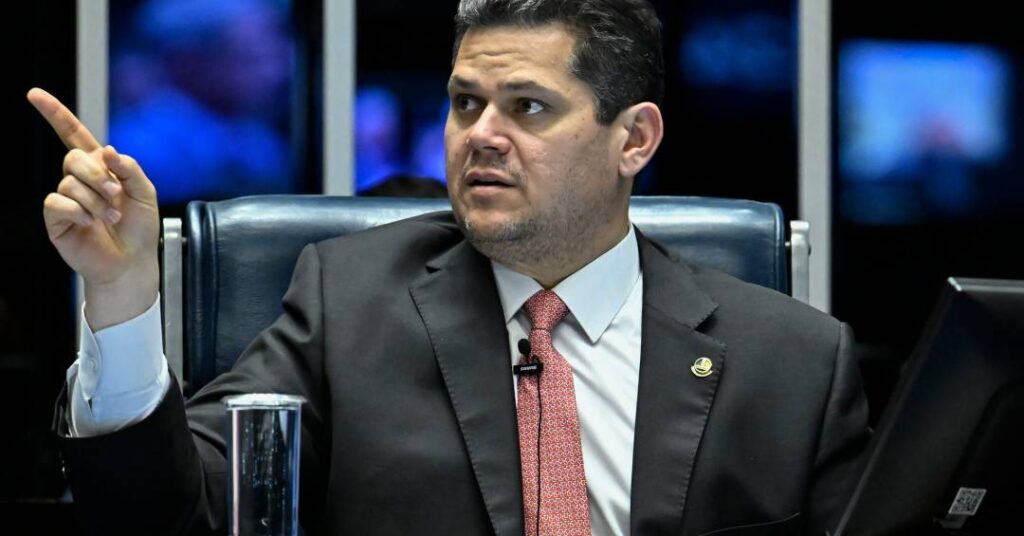 Com plenário obstruído, Senado retoma sessões no ‘modo pandemia’