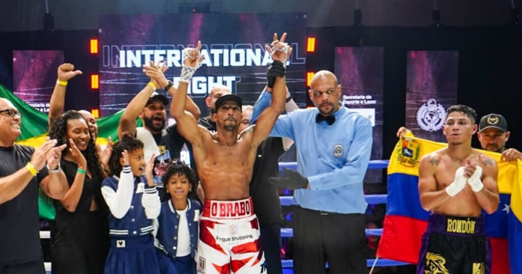 Esquiva Falcão, Hebert Conceição e Robson Conceição vencem no ‘sábado de ouro’ do boxe