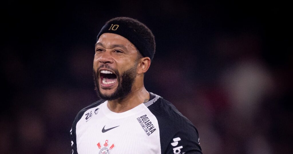 Memphis detona gramado sintético após vitória do Corinthians sobre o Athletico-PR: ‘Mata o jogo’