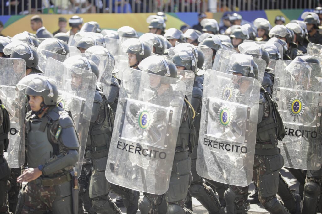 Militares são último dominó contra golpismo de direita fomentado por Trump