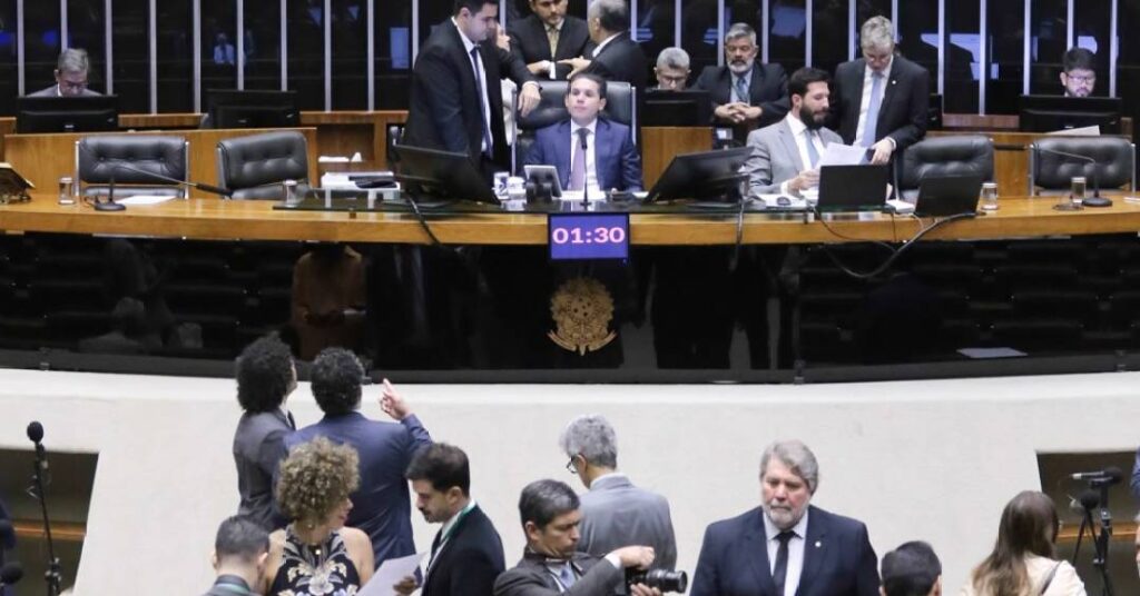 Os motivos que derrubaram as chances de aprovação da PEC da Blindagem