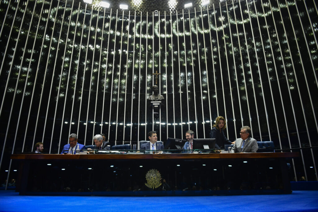 Senado aprova indicações para ANS e Anvisa