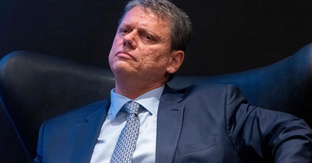 Tarcísio defende o fim do contrato com a Enel e separação da concessão em dois blocos