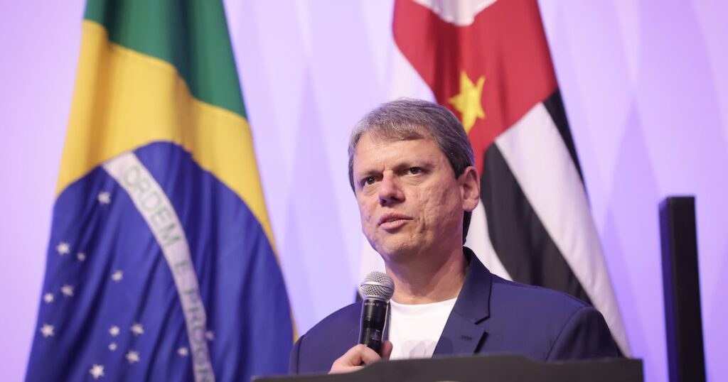 Tarcísio faz discurso com referências bíblicas e fala em aceitar missão divina: ‘A vitória virá’