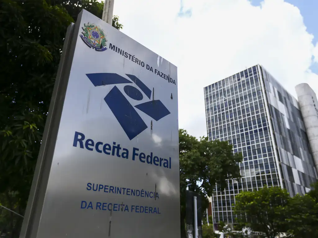 Tributação dos super-ricos e fortalecimento da Receita Federal