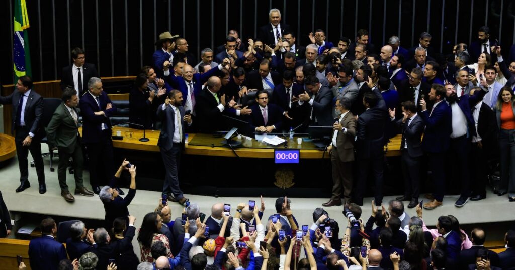 ‘Bolsonarismo descontrolado’ faz lideranças preverem mais hostilidades no Congresso