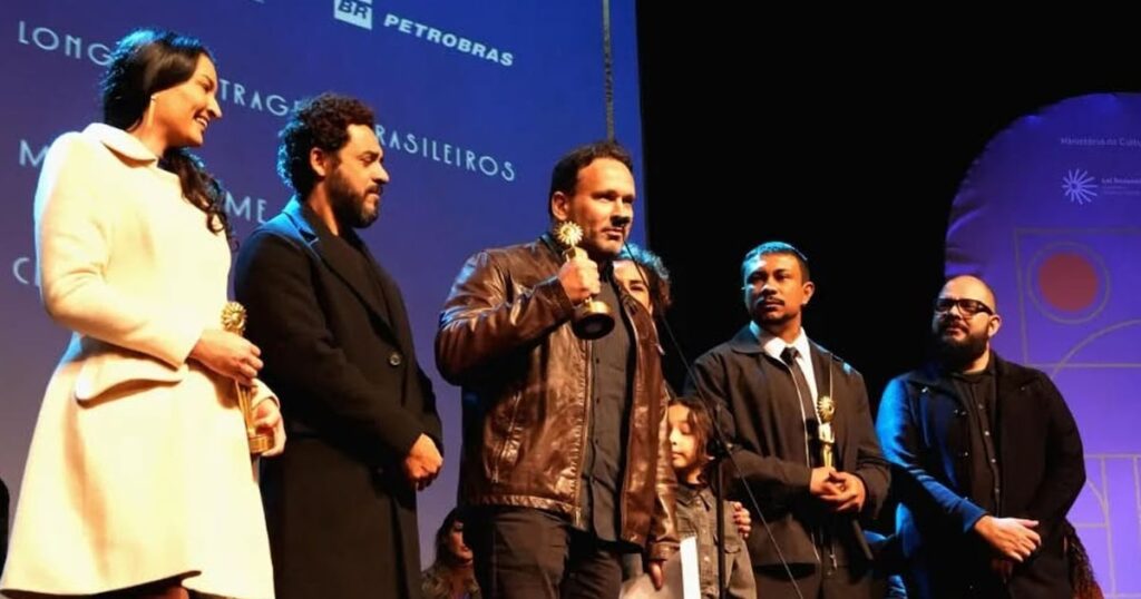 ‘Cinco Tipos de Medo’ vence Kikito de Melhor Filme em Gramado