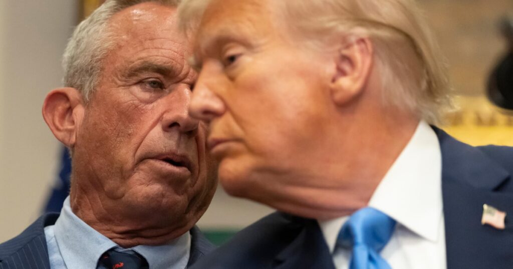 Arautos do engano: atitudes de Trump e Robert Kennedy Jr. mostram negacionismo