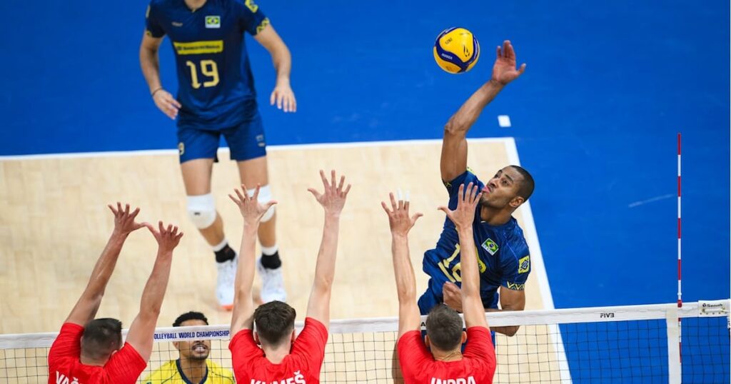 Brasil vence República Checa e garante vaga nas oitavas do Mundial de vôlei masculino