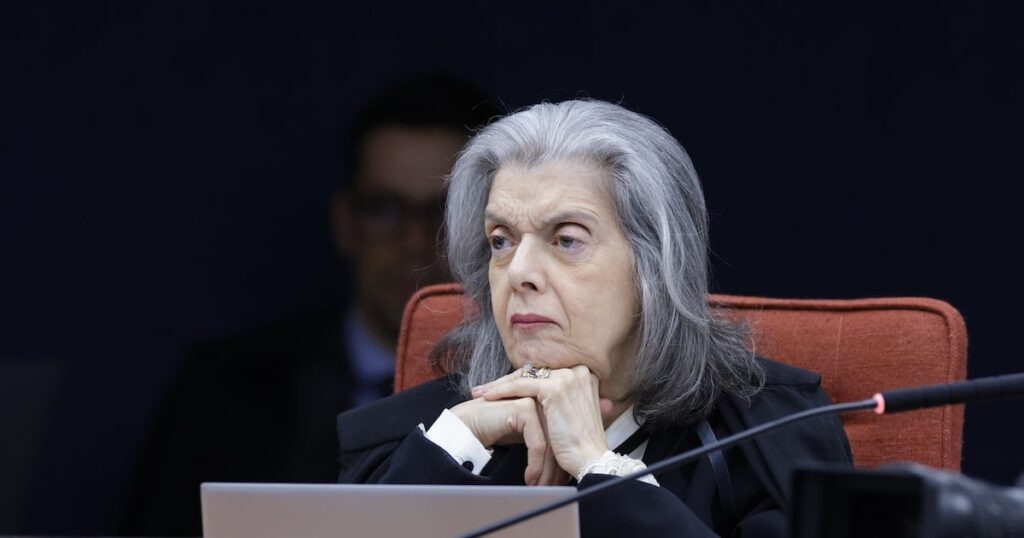 Cármen ficou impressionada com defesa de réus da trama golpista, relatam advogados