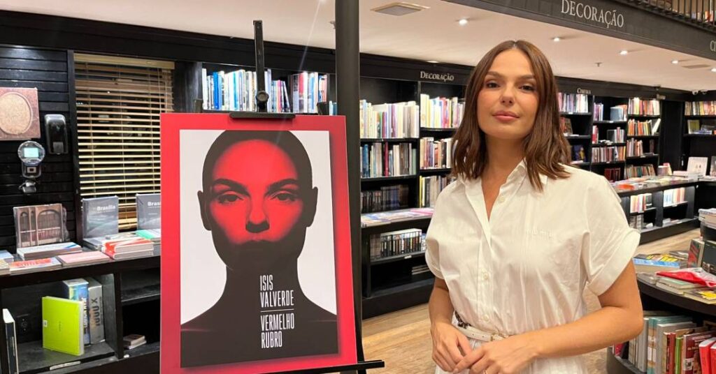 Isis Valverde lança livro de poesias no Rio de Janeiro