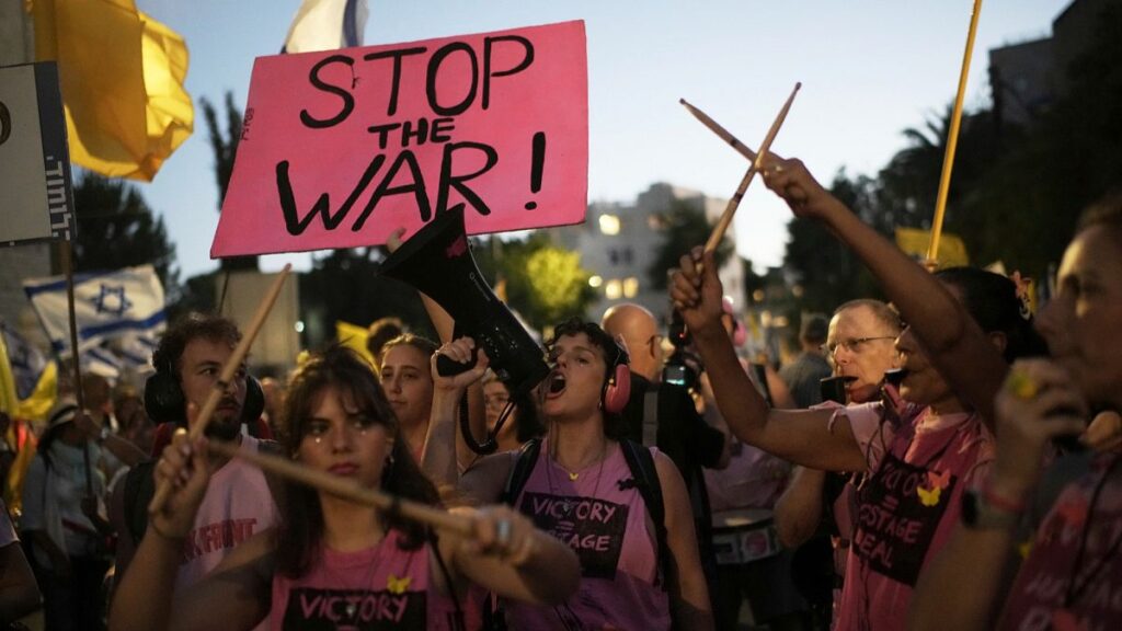 Israelitas organizam grandes protestos para assinalar 700 dias desde os ataques do Hamas