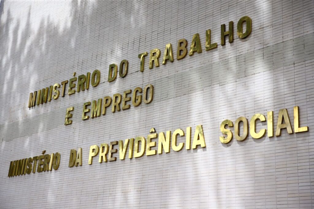 MTE e INSS fecham parceria para incluir mais PCDs e reabilitados no mercado de trabalho