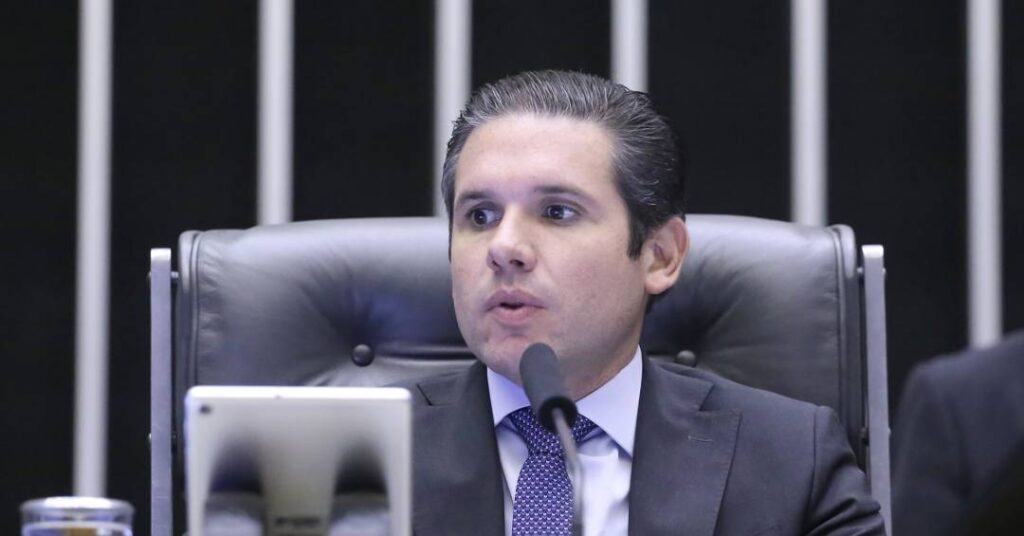 Motta cede à pressão do PL e decide pautar urgência de PL da Anistia