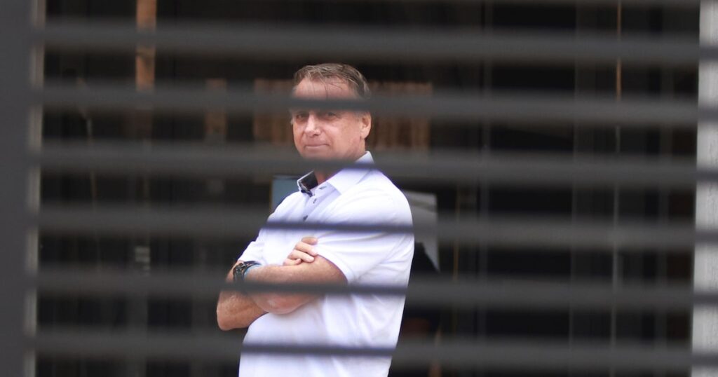 Orações, contatos políticos e desânimo: como foi o primeiro mês de prisão domiciliar de Bolsonaro