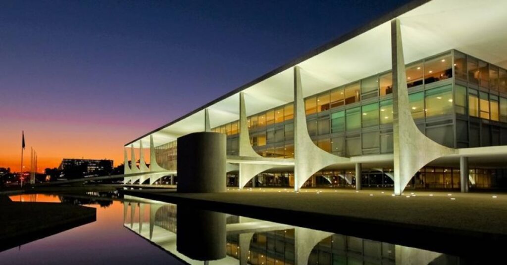Palácio do Planalto sofre tentativa de invasão na madrugada desta terça