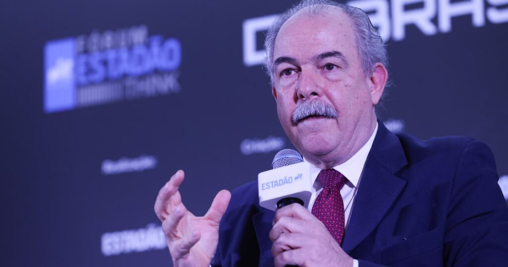 Presidente do BNDES alerta para papel das fintechs no crime organizado