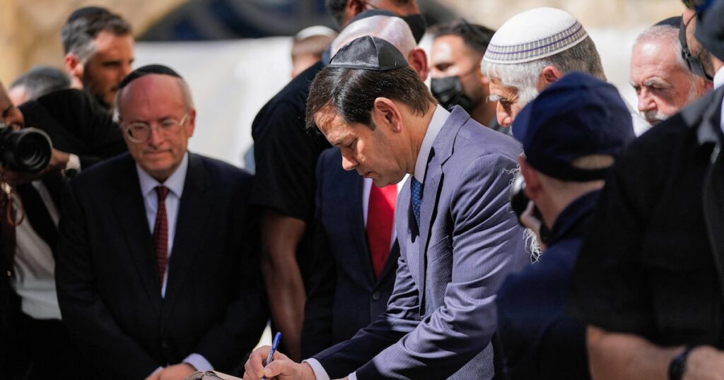 Rubio prevê anúncio de mais ações de Trump contra o Brasil na próxima semana em resposta a STF