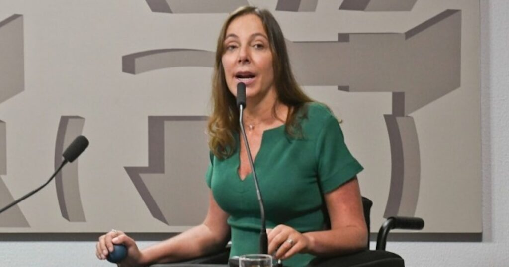 Senadora que regulou faltas de líderes na Câmara critica uso de medida por Eduardo Bolsonaro