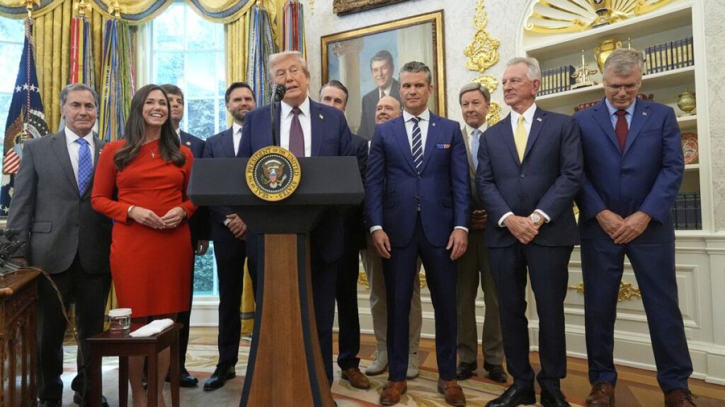 Trump anuncia que ataque dos EUA a barco venezuelano matou 11 "narcoterroristas"