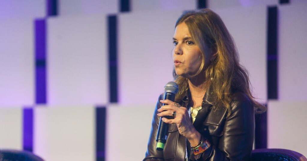 ‘Não adianta ter vacina se não houver adesão da população’, diz cientista que atuou na covid-19