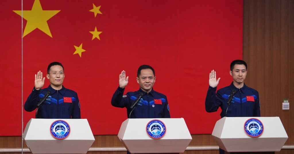 China enviará seu astronauta mais jovem em missão espacial e quer pousar na Lua até 2030