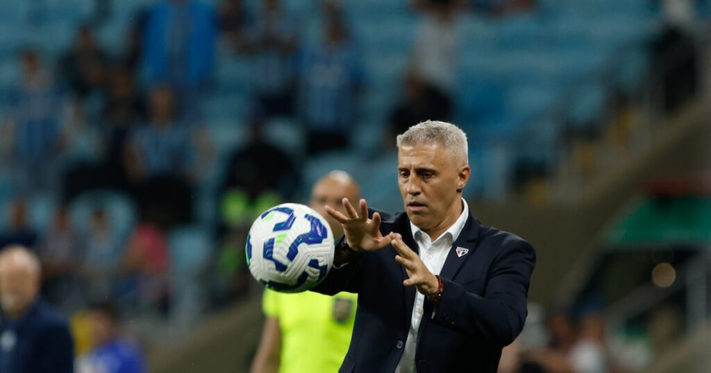 Crespo admite falta de planejamento por ‘coisas inacreditáveis no dia a dia do São Paulo’