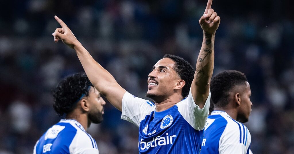 Cruzeiro quebra jejum diante do Fortaleza e se mantém na caça de Palmeiras e Flamengo