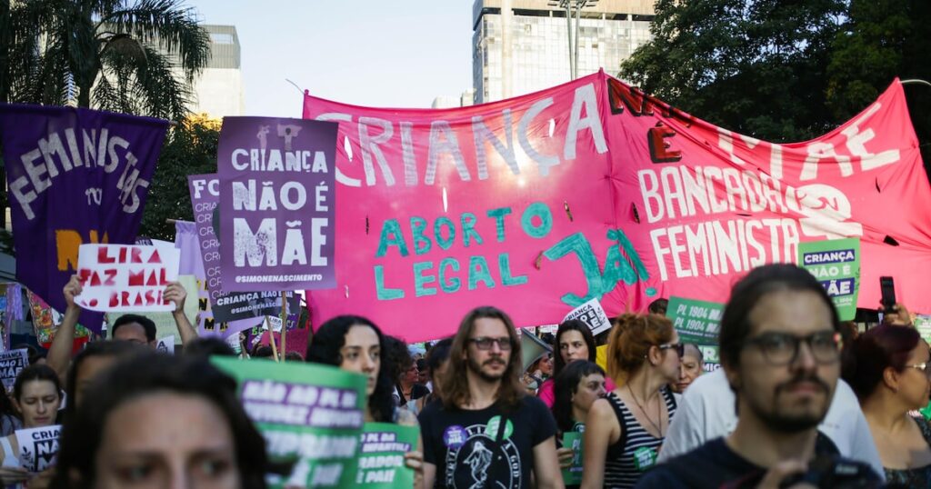 Descriminalização do aborto: entenda o que está em discussão no STF e o que pode mudar
