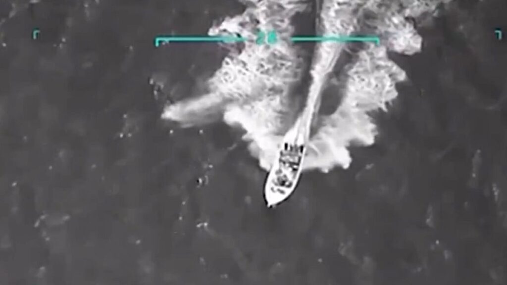 EUA atacam novo navio no Caribe e enviam helicópteros de combate para perto da Venezuela