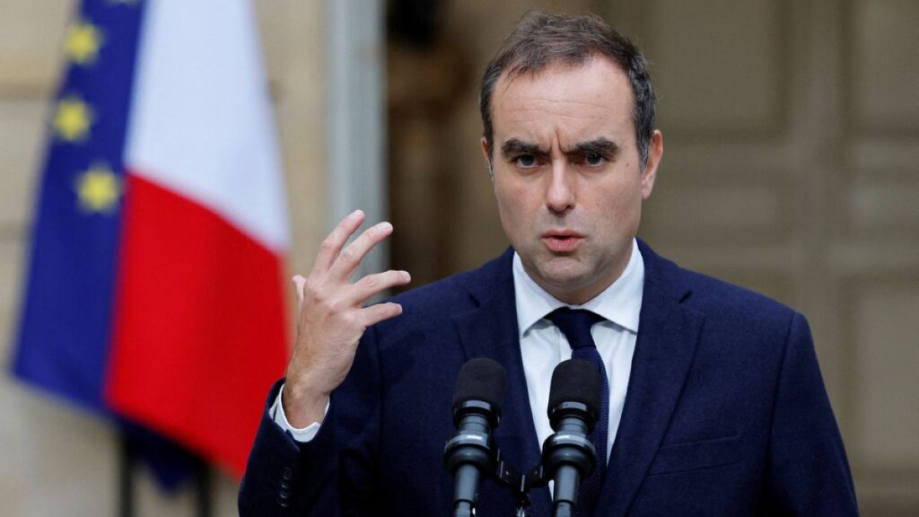 Emmanuel Macron poderá nomear novo primeiro-ministro dentro de 48 horas, afirma o PM cessante Lecornu
