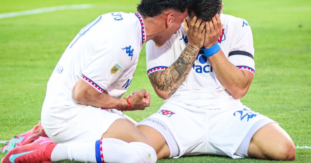 Filho de Miguel Ángel Russo vai às lágrimas ao marcar gol dois dias depois da morte do pai; assista