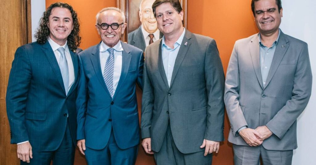Líder das pesquisas na Paraíba, Cícero Lucena deve se filiar ao MDB