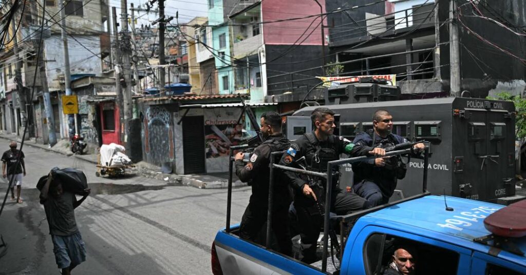 Operação no Rio antecipa guerra eleitoral entre direita e esquerda nas redes