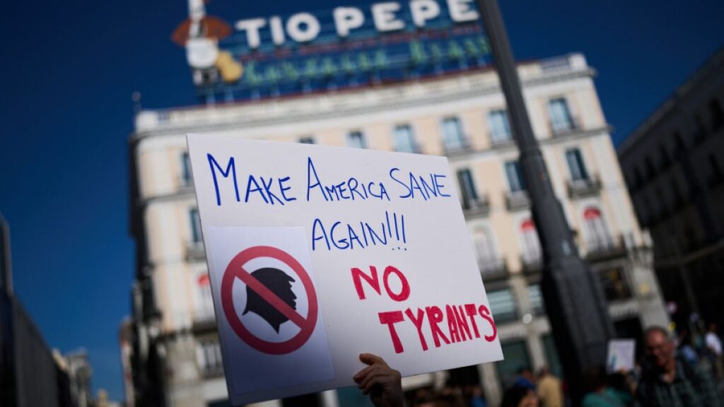 Protestos "No Kings" contra Trump realizados em toda a Europa em solidariedade com os EUA