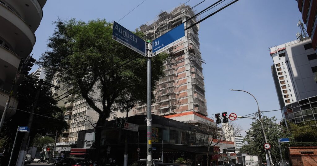Rua Augusta ganha ‘nova cara’ com os projetos imobiliários e atrai investidores; veja motivos