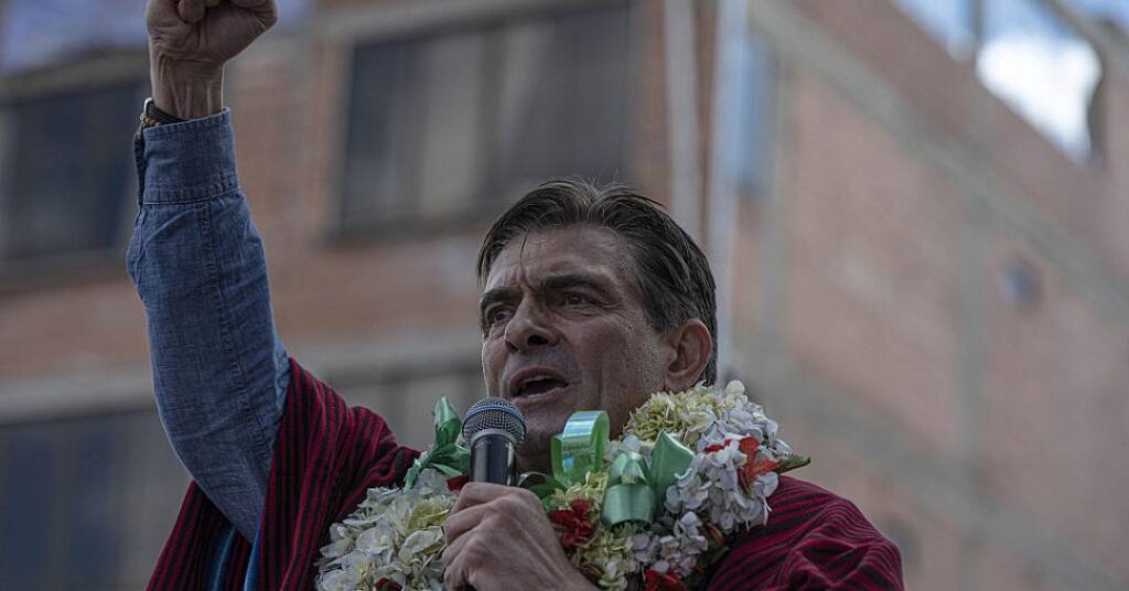 Senador de centro-direita, Rodrigo Paz é eleito presidente da Bolívia